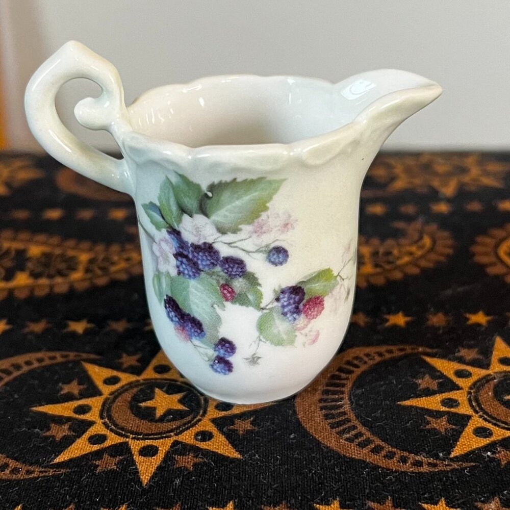 Lois White CreARTive Treasures Blackberry & Blossoms Miniature Tea Serving Dish - Picture 7 of 16